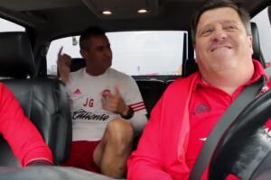 'El Piojo' disfruta de la música de Banda MS