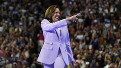 Los latinos están entusiasmados con Kamala Harris, pero deberá trabajar duro para asegurarse sus votos