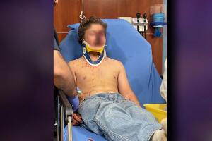 choque y fuga San Antonio joven herido accidente Texas conductor prófugo Erik Wells hospitalizado