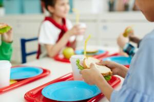 Kids eating lunch at school