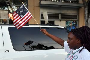Protesta Trump quema bandera
