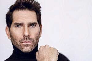 Arap Bethke debutará como conductor en Noche de Estrellas de Premios Juventud 2024