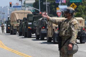 Despliegan 2,000 efectivos de la Guardia Nacional en Los Ángeles entre polémica