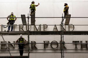 nombre Trump es removido del Kennedy Center