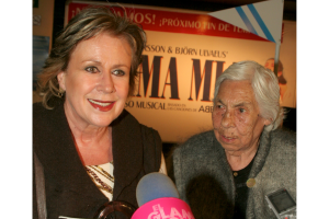 Laura Zapata y su abuela, Eva Mange