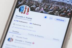 TRUMP RED SOCIAL