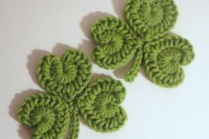 crochet-clovers1-600x495.jpg