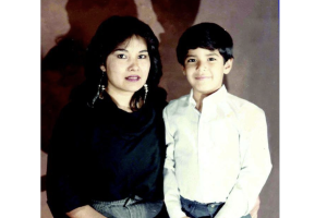 Robert García con su madre
