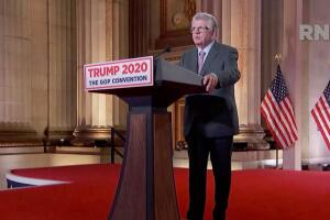 Máximo Alvarez habla ante la Convención Republicana.