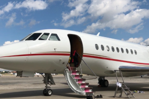 estafador de tinder avion.png