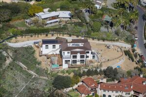 EXC Justin & Hailey Bieber mansion in LA