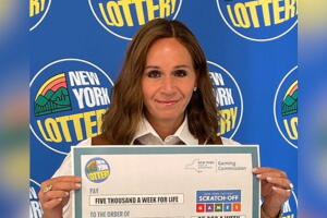 Henya Fried, de Monsey, fue la afortunada ganadora, indicó la Lotería. 