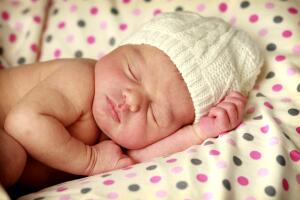 bebe-dormindo-menina-11.16-1400x800.jpg