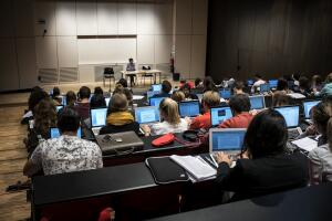 Estudiantes universidad universitarios