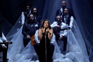 Rosalía interpreta 'Se Nos Murió El Amor' en los Latin GRAMMY 2023