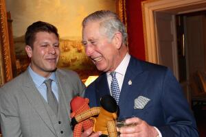 Principe Carlos en su rol como abuelo