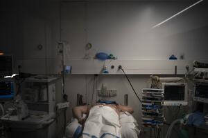 Virus Outbreak Inside the ICU