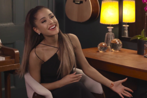Ariana Grande visitando el programa The Tonight Show Starring Jimmy Fallon