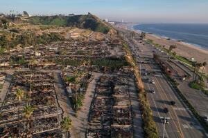 Retos, avances y pendientes tras un año de los devastadores incendios en Los Ángeles.