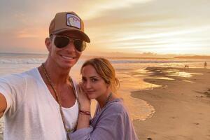 Erik Rubín y su esposa Andrea Legarreta en Playa Blanca Instagram.jpg