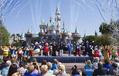 Funcionarios de la Compañía Diseny anunciaron un
<b>plan para reanudar las operaciones de los parques temáticos Disneyland, California Adventure ubicados en en Anaheim, <a href="https://www.univision.com/temas/california">California,</a> el próximo 17 de julio</b>.