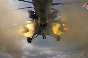 Un helicóptero ruso ataca unidades ucranianas en la zona de Kursk.