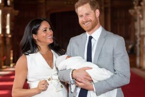 Meghan Markle primer look mamá