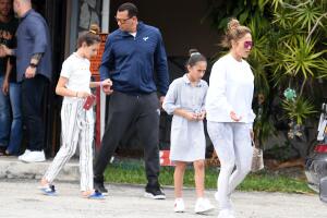 Jennifer Lopez A-Rod buscan adoptar un perro 