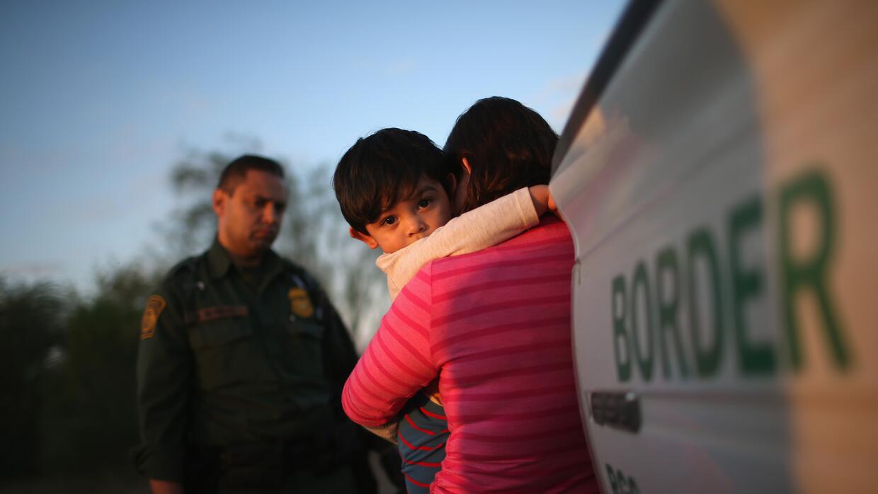 Undocumented parents can advertise their detained migrant children on the front page |  Univision Immigration News