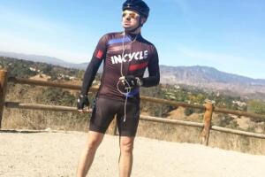 Larry Hernández pierde dientes