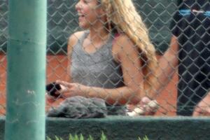 Shakira con Piqué y Sasha en sus clases de tenis