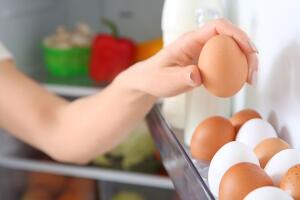 días que duran los huevos en el refrigerador