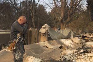 El Comisionado de Seguros de California, Ricardo Lara, presentó hoy un esfuerzo para obligar a las aseguradoras a reanudar la emisión de pólizas en áreas de alto riesgo de incendios.