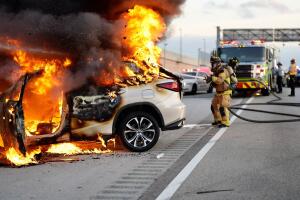 INCENDIO CARRO/E2UbS87XEAcg4rU.jpeg