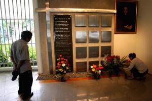 Nichos de los seis jesuitas asesinados en El Salvador en 1989