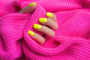 unas-en-color-neon.jpg