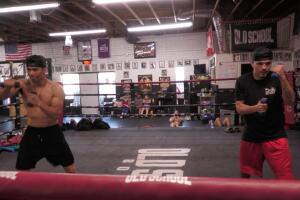 “Periko" Rosales y “Zurdo” Rojo, dos promesas que buscan triunfar en el boxeo