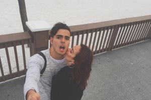 Laura Carmine y Adriano Zendejas
