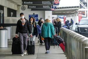 Virus Outbreak California Holiday Travelers