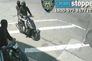 Policía busca tres sospechosos por 26 robos de cadenas en El Bronx y Manhattan.