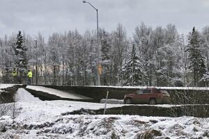 Camioneta sobrevive terremoto de 7.0 grados en Alaska