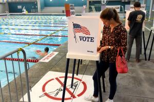 TOPSHOT-US-VOTE-CALIFORNIA