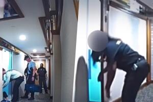 Guardia de seguridad roba a abuela mientras la atienden por caída 