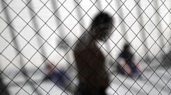 Inmigrantes que se presentan en oficinas de ICE en Los Ángeles quedan detenidos en sus sótanos, indican reportes