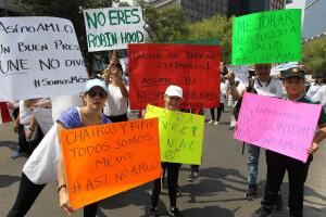 Miles de mexicanos marchan por desacuerdo de políticas de nuevo gobierno