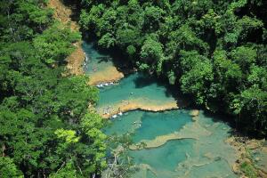 Fotografía aérea de la reserva natural Semuc Champey, Guatemala