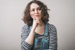 Mujer pensando