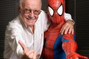 Spidey y Stan Lee tirando redes juntos