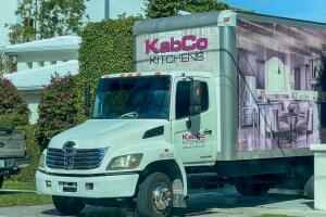 Según la agencia The Grosby Group, Shakira recibió esta semana nuevos gabinetes de cocina en su casa de Miami.