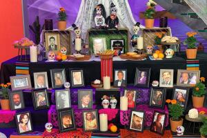 ALTAR DE MUERTPS.jpg